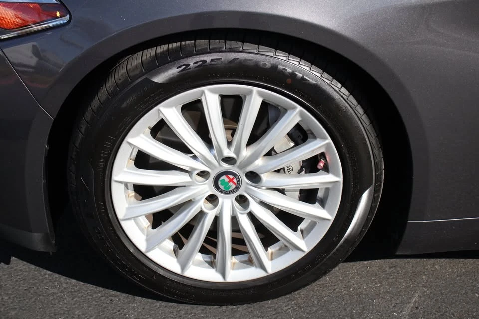 2021 Alfa Romeo Giulia - Image 13 of 19
