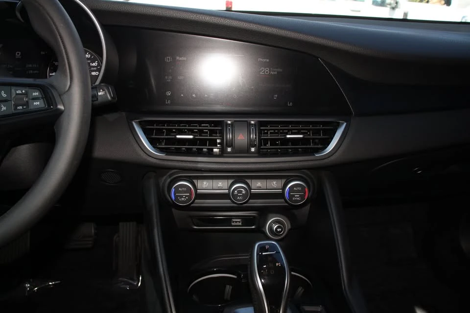 2021 Alfa Romeo Giulia - Image 16 of 19