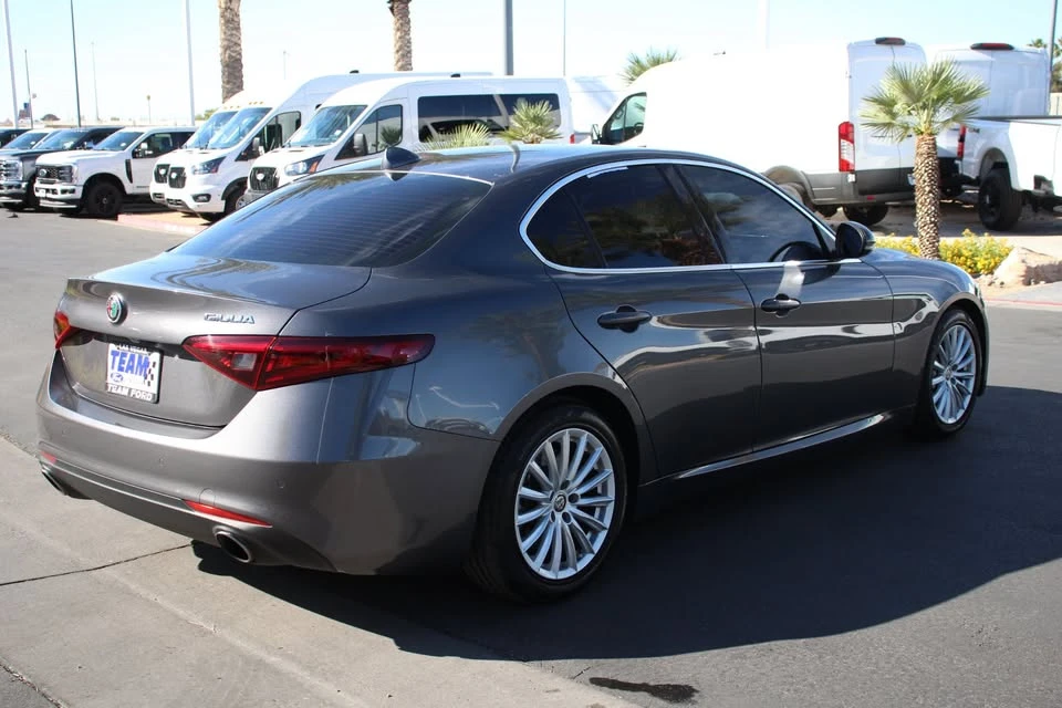 2021 Alfa Romeo Giulia - Image 8 of 19