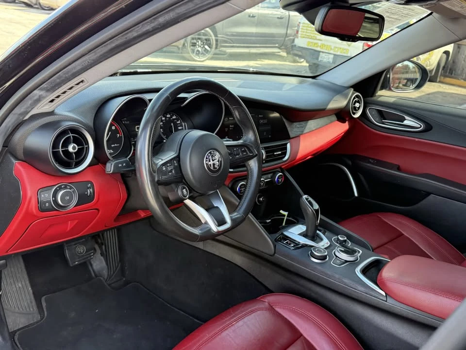 2021 Alfa Romeo Giulia - Image 15 of 20