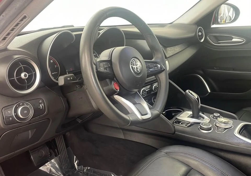2021 Alfa Romeo Giulia - Image 4 of 5