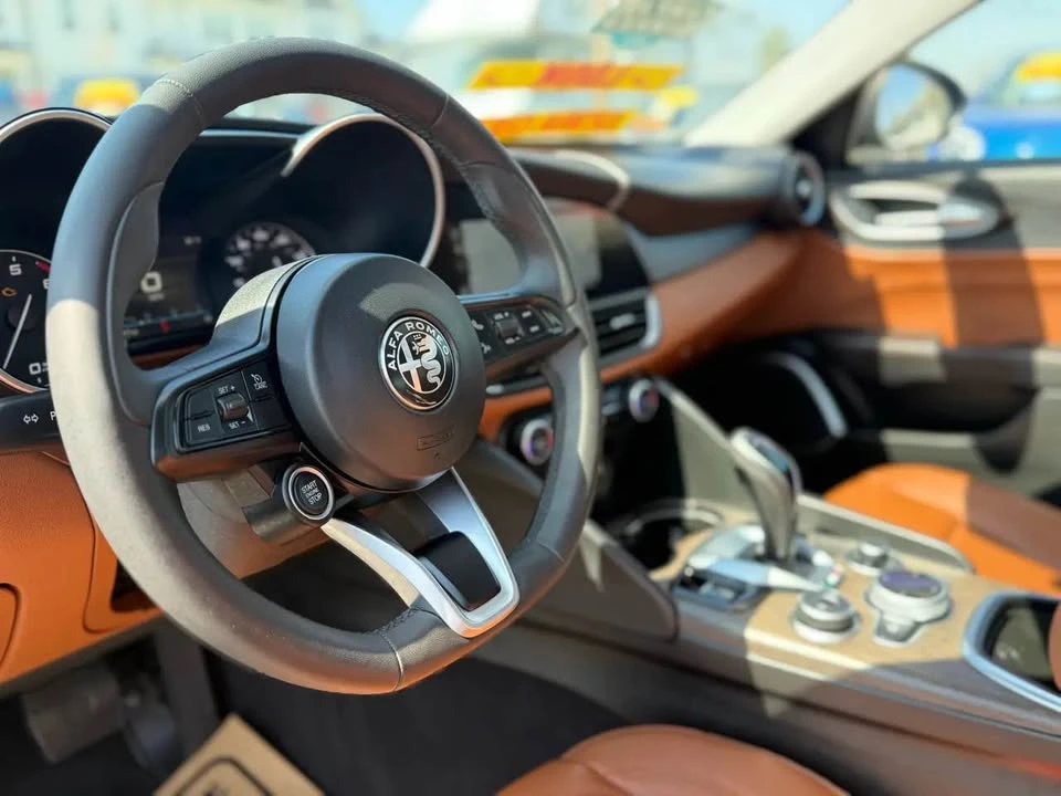 2021 Alfa Romeo Giulia - Image 17 of 20