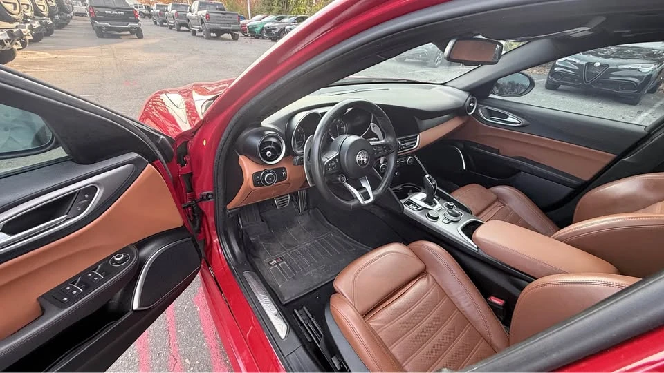 2021 Alfa Romeo Giulia - Image 9 of 11