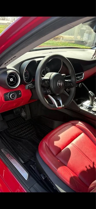 2021 Alfa Romeo Giulia - Image 9 of 10