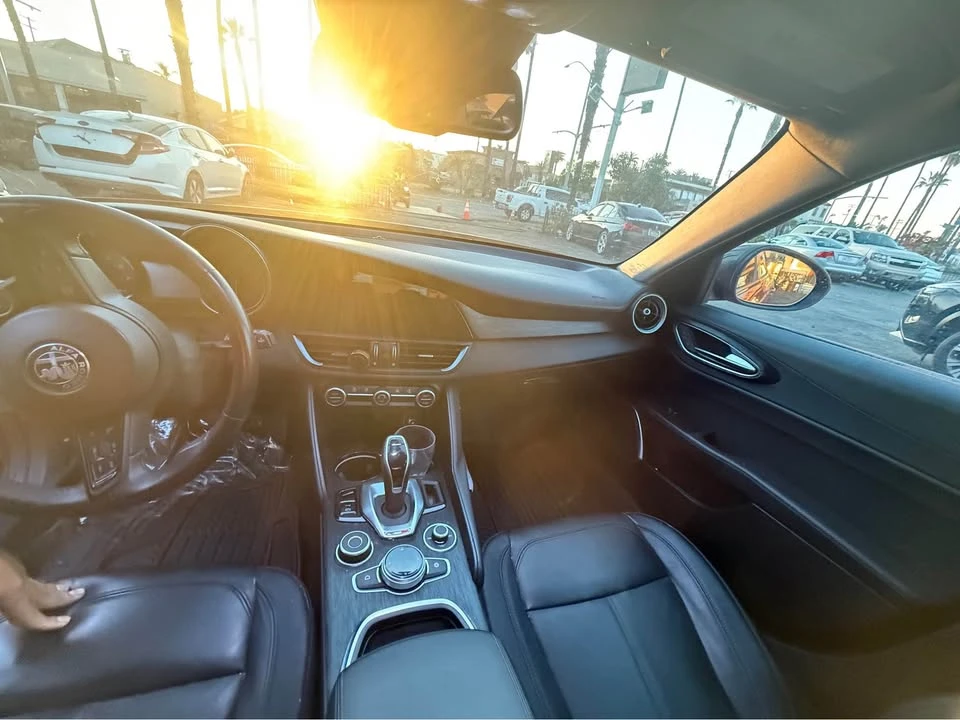 2021 Alfa Romeo Giulia - Image 5 of 8