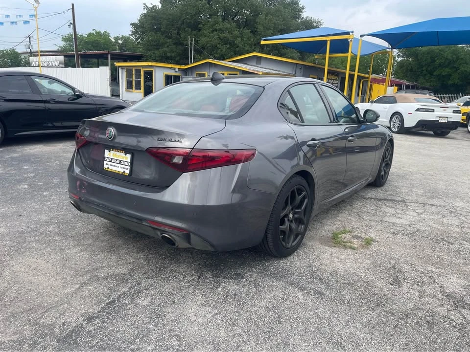 2021 Alfa Romeo Giulia - Image 4 of 9