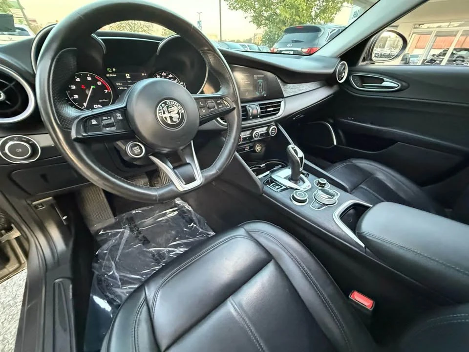 2021 Alfa Romeo Giulia - Image 5 of 12