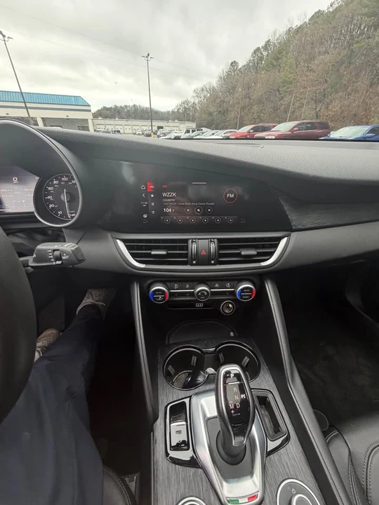 2021 Alfa Romeo Giulia - Image 12 of 15