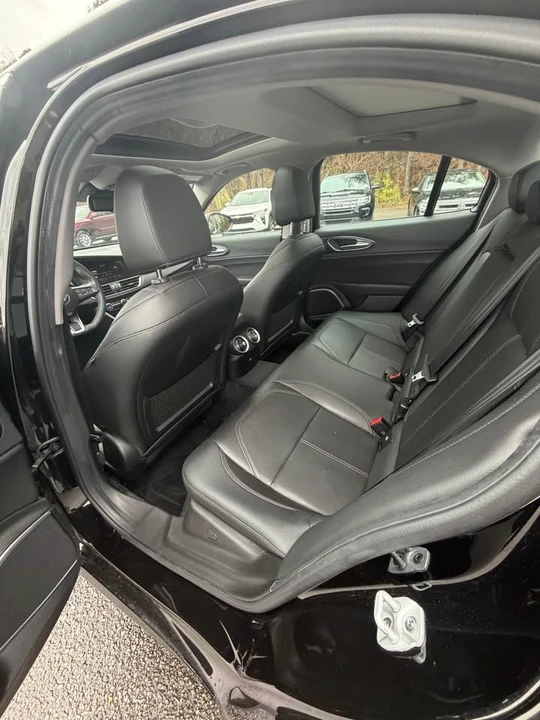 2021 Alfa Romeo Giulia - Image 7 of 15