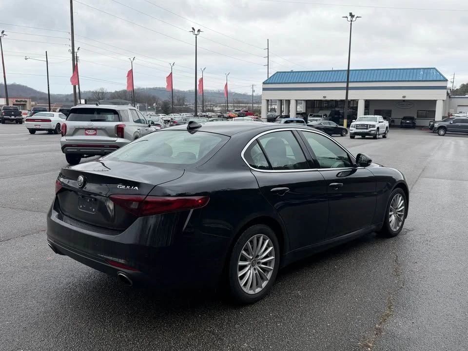 2021 Alfa Romeo Giulia - Image 4 of 15