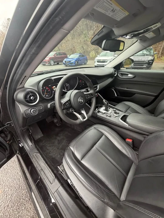 2021 Alfa Romeo Giulia - Image 11 of 15
