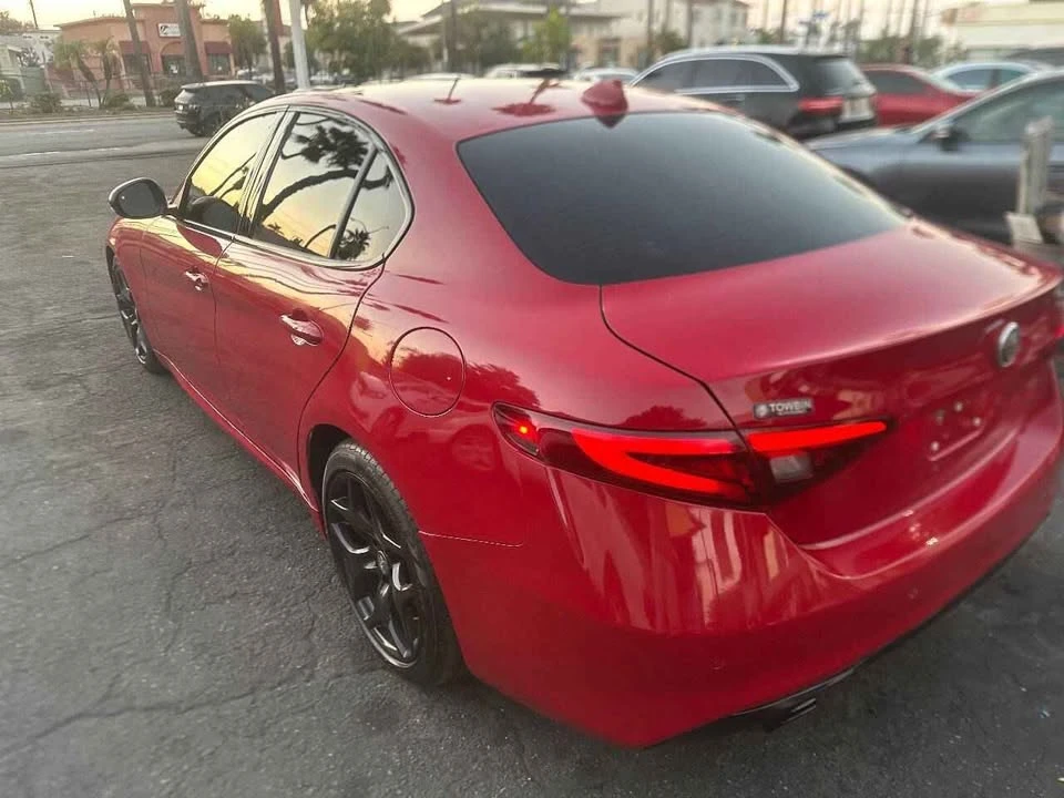 2021 Alfa Romeo Giulia - Image 5 of 9
