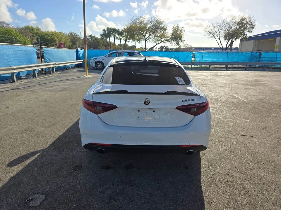 2021 Alfa Romeo Giulia - Image 5 of 7
