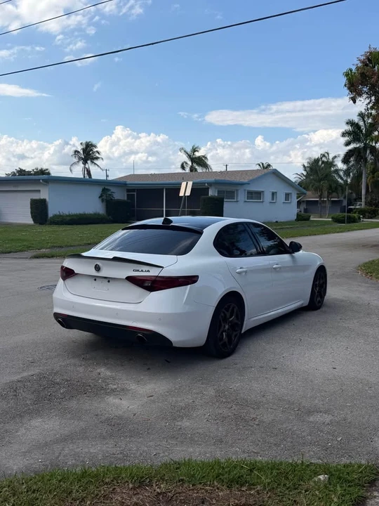 2021 Alfa Romeo Giulia - Image 5 of 8