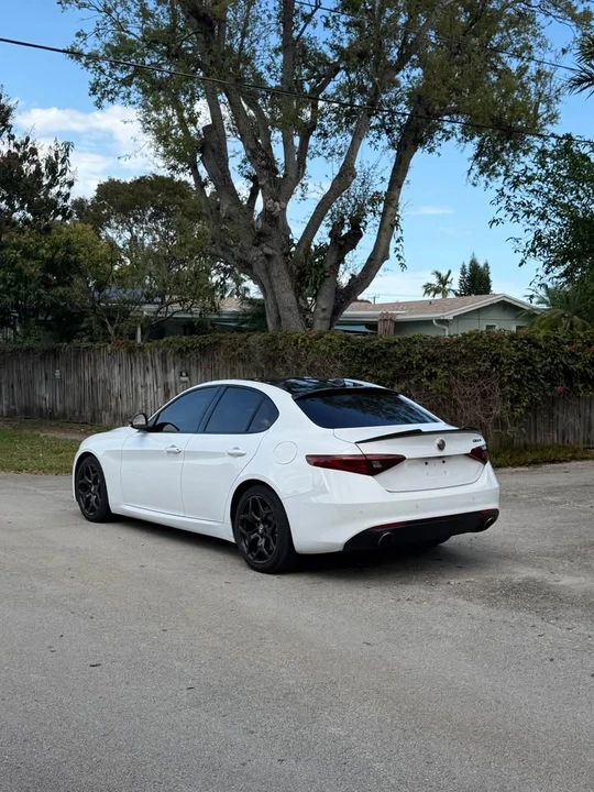 2021 Alfa Romeo Giulia - Image 7 of 8