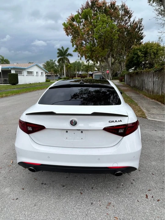 2021 Alfa Romeo Giulia - Image 5 of 10