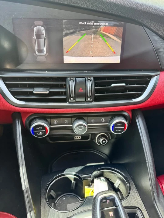 2021 Alfa Romeo Giulia - Image 15 of 16