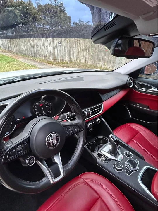2021 Alfa Romeo Giulia - Image 9 of 10