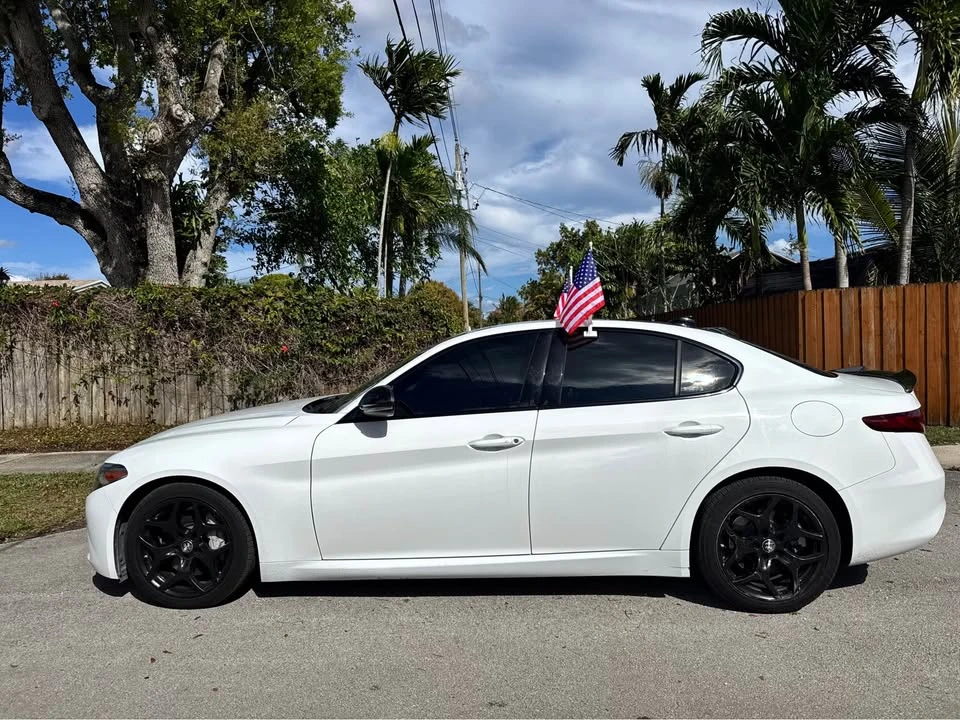 2021 Alfa Romeo Giulia - Image 7 of 16