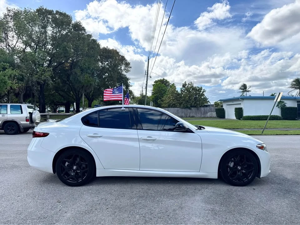 2021 Alfa Romeo Giulia - Image 14 of 16