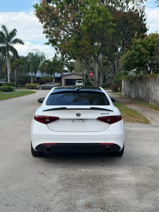 2021 Alfa Romeo Giulia - Image 5 of 8
