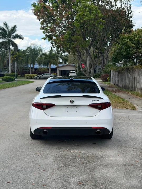 2021 Alfa Romeo Giulia - Image 7 of 9