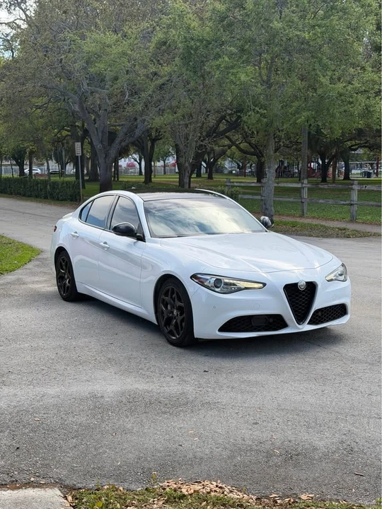 2021 Alfa Romeo Giulia - Image 5 of 9