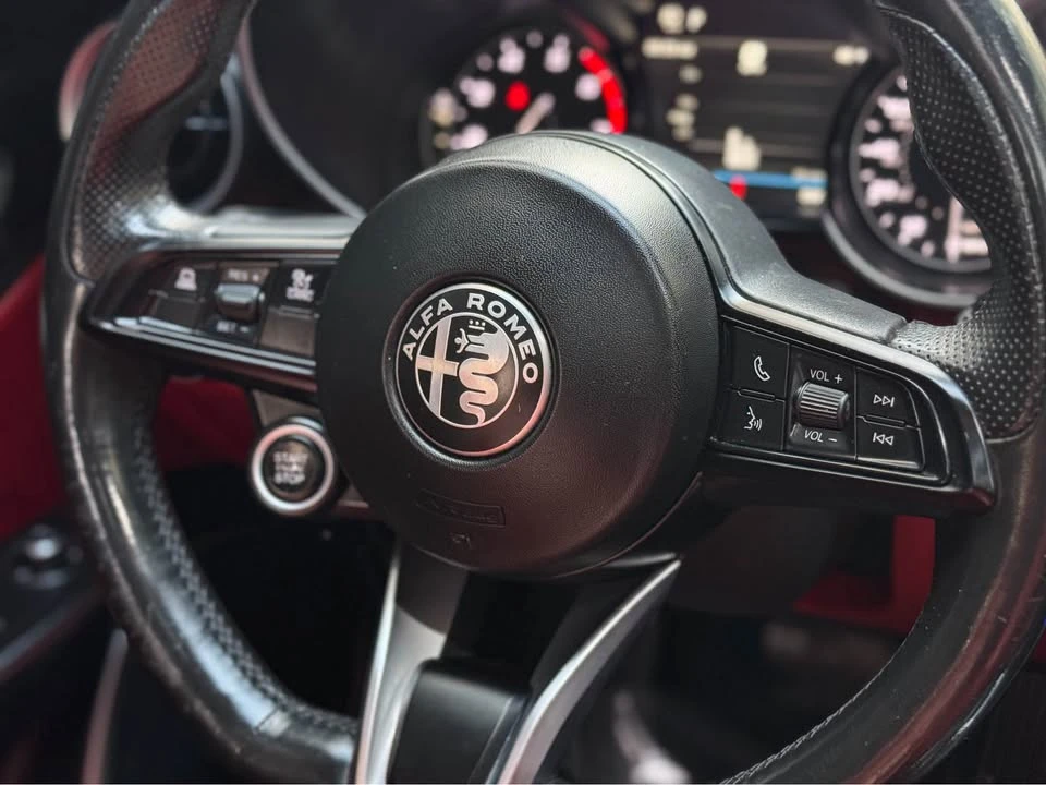 2021 Alfa Romeo Giulia - Image 14 of 16
