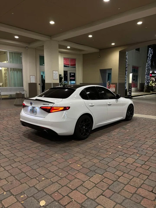 2021 Alfa Romeo Giulia - Image 4 of 13