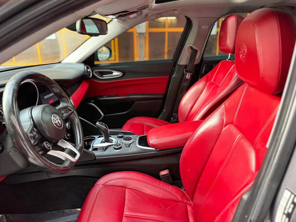 2021 Alfa Romeo Giulia - Image 9 of 16