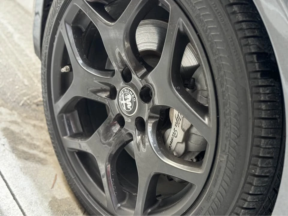 2021 Alfa Romeo Giulia - Image 15 of 16