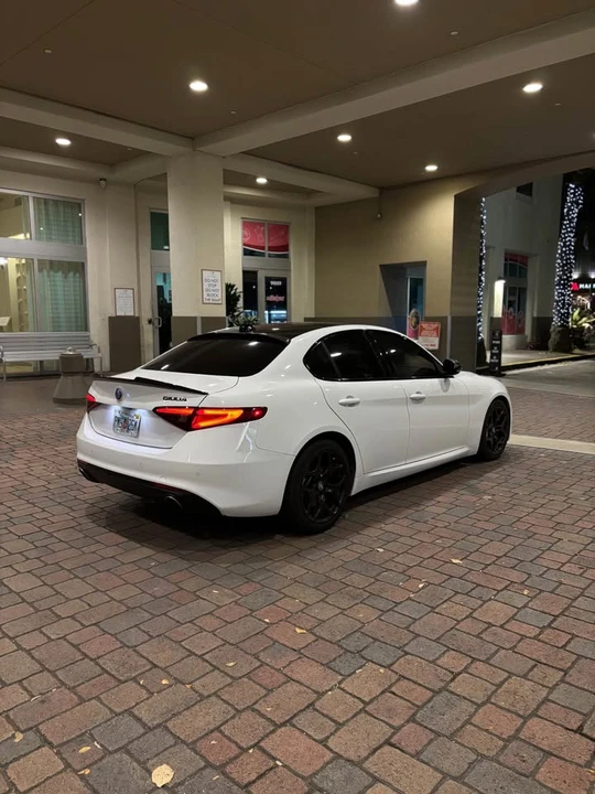 2021 Alfa Romeo Giulia - Image 4 of 13