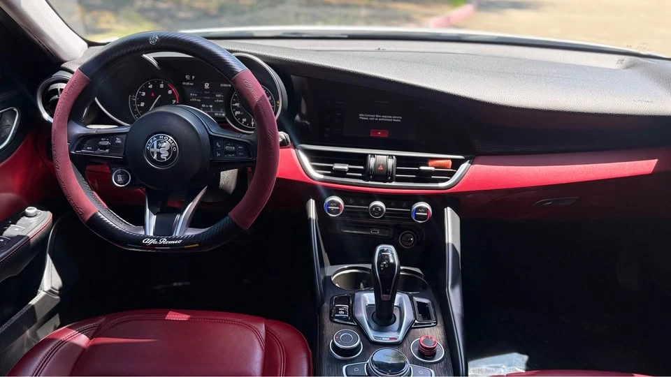 2021 Alfa Romeo Giulia - Image 9 of 13