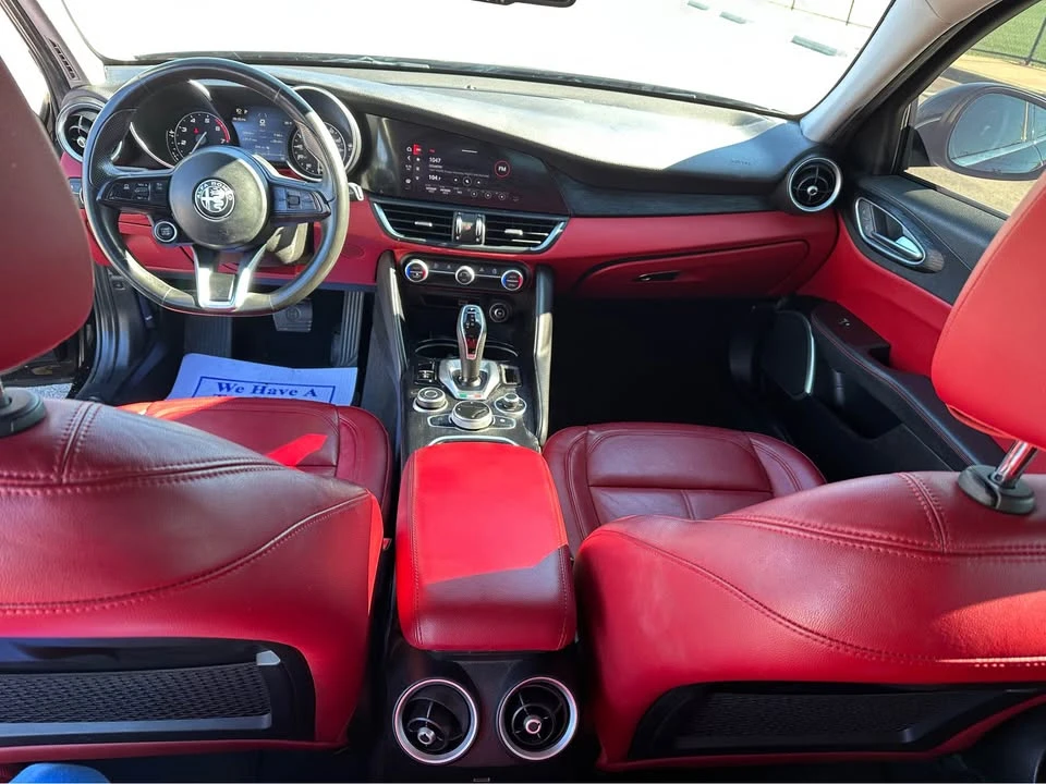 2021 Alfa Romeo Giulia - Image 15 of 18