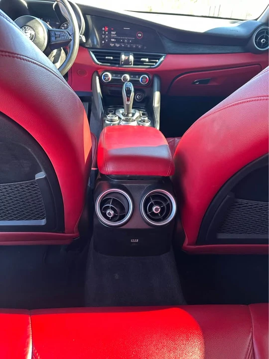 2021 Alfa Romeo Giulia - Image 16 of 18