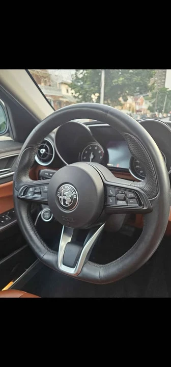 2021 Alfa Romeo Giulia - Image 5 of 11