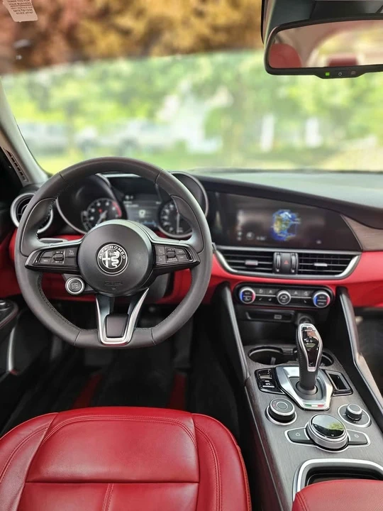 2021 Alfa Romeo Giulia - Image 9 of 20