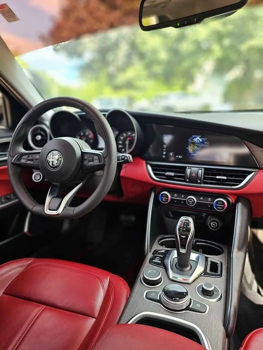 2021 Alfa Romeo Giulia - Image 10 of 20