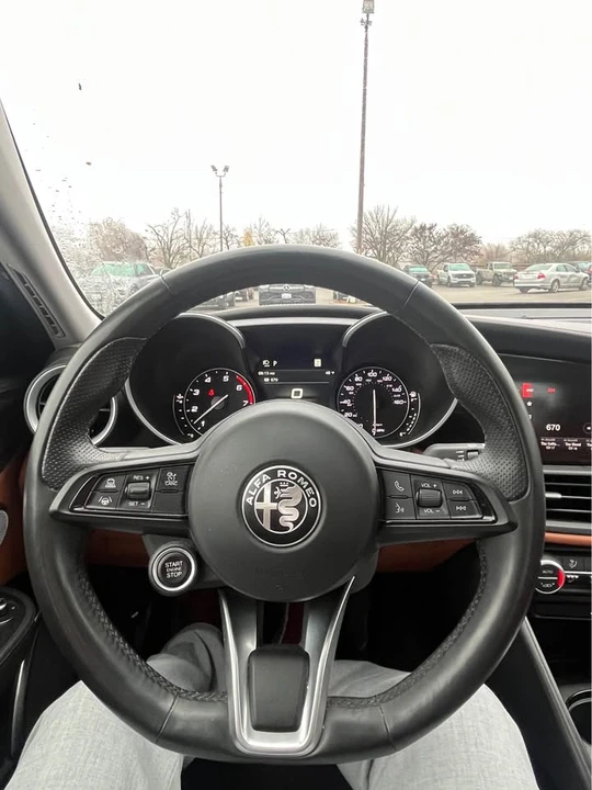 2021 Alfa Romeo Giulia - Image 4 of 5