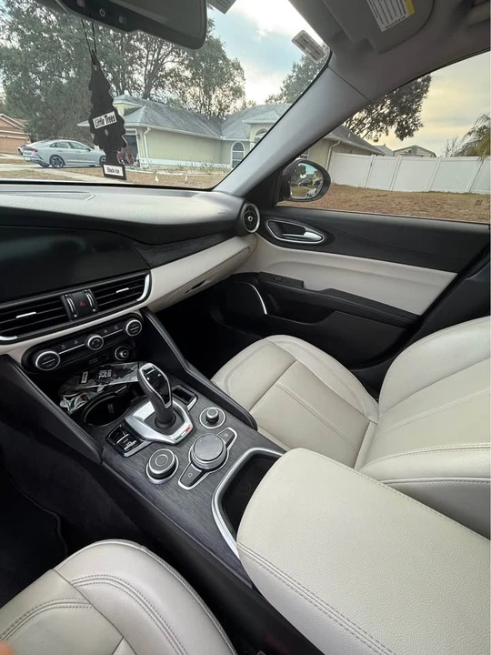 2021 Alfa Romeo Giulia - Image 5 of 11