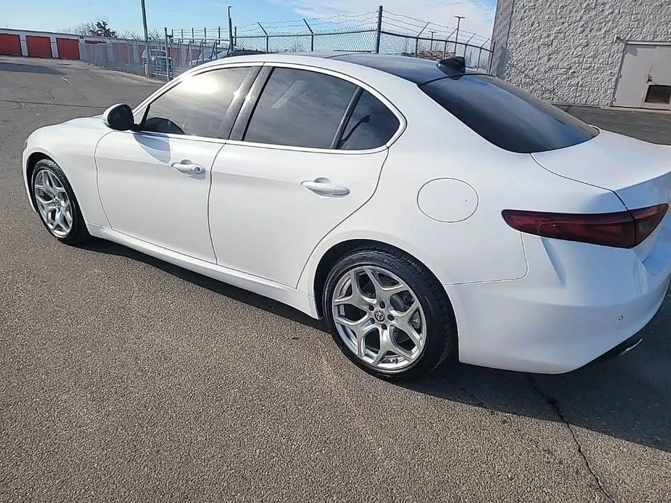 2021 Alfa Romeo Giulia - Image 5 of 15