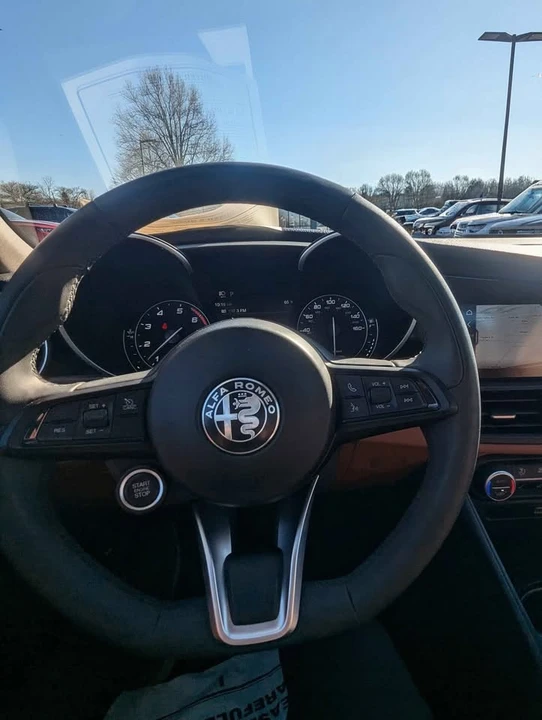 2021 Alfa Romeo Giulia - Image 7 of 8