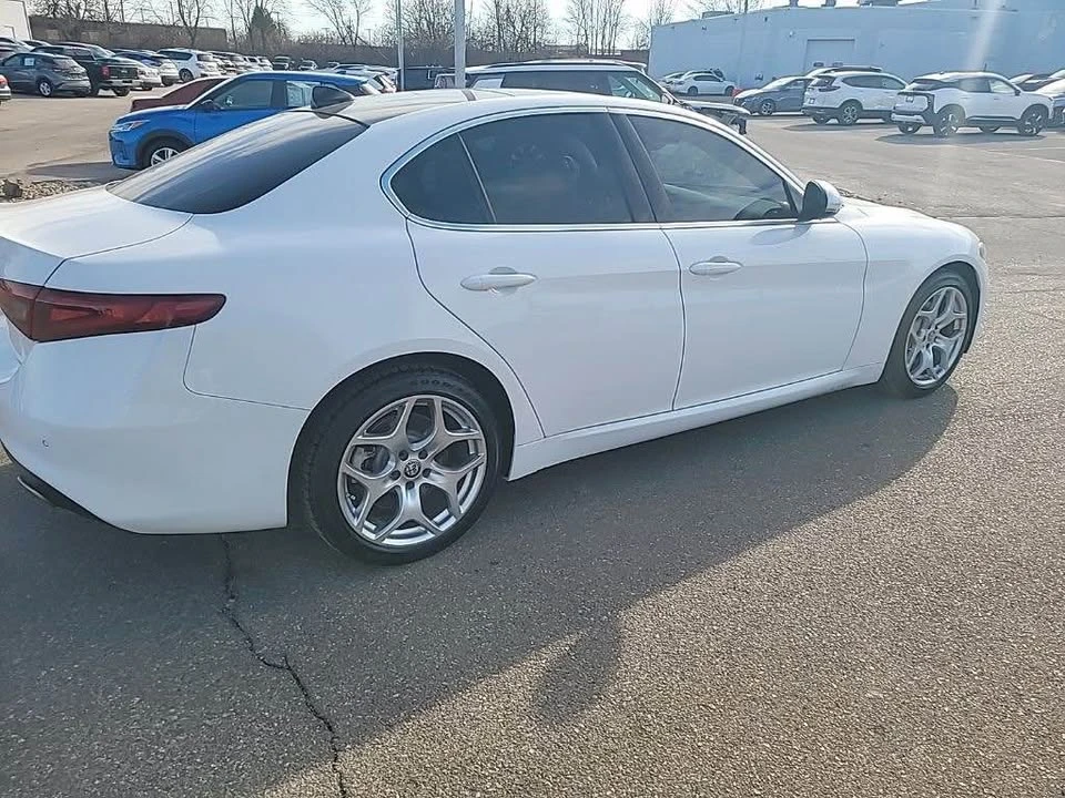 2021 Alfa Romeo Giulia - Image 9 of 15