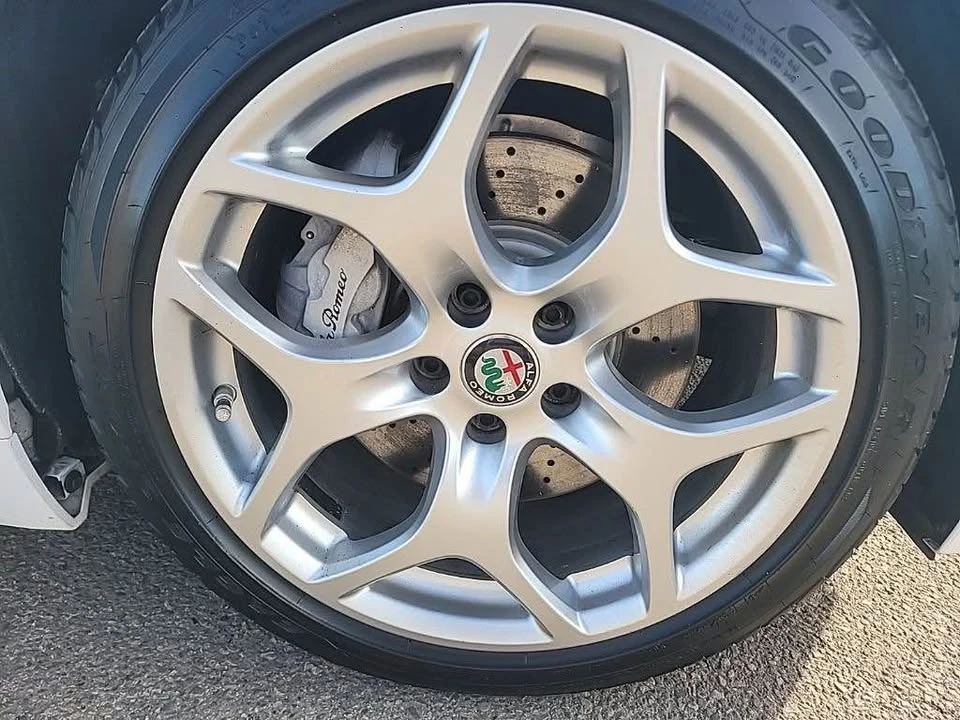 2021 Alfa Romeo Giulia - Image 13 of 15