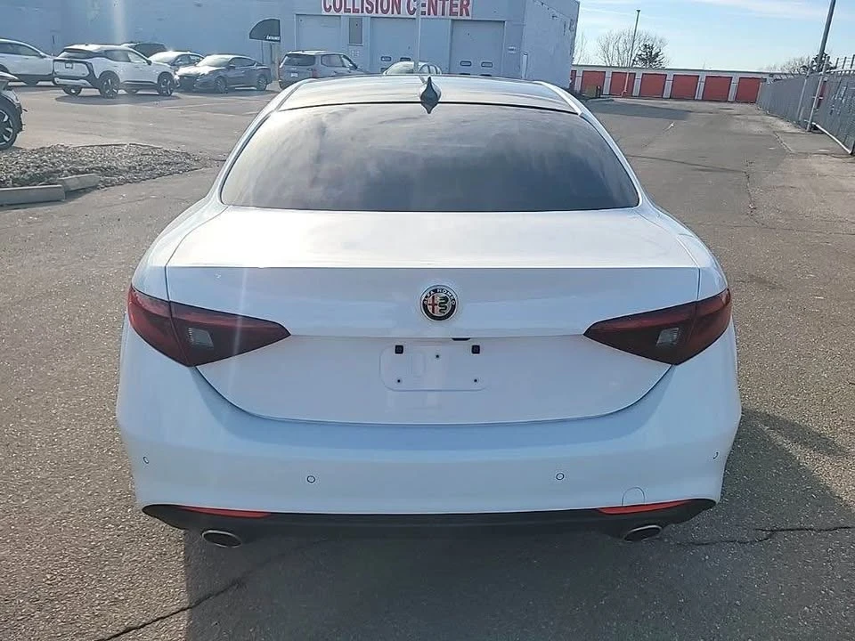 2021 Alfa Romeo Giulia - Image 11 of 15
