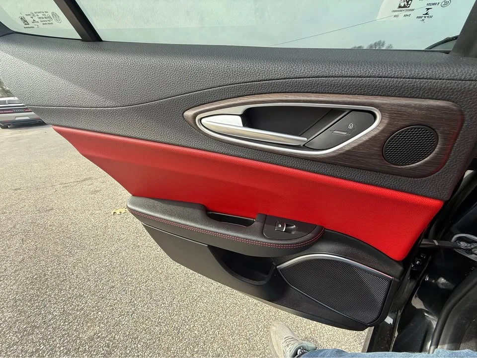 2021 Alfa Romeo Giulia - Image 15 of 16