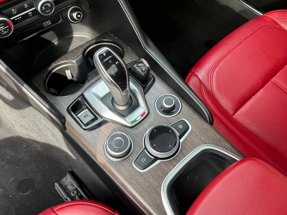 2021 Alfa Romeo Giulia - Image 13 of 16