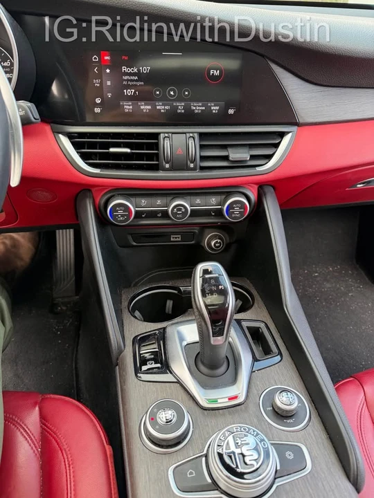 2021 Alfa Romeo Giulia - Image 12 of 15