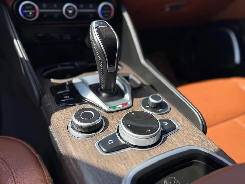 2021 Alfa Romeo Giulia - Image 19 of 20