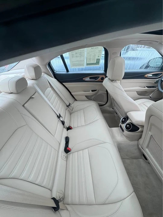 2021 Alfa Romeo Giulia - Image 7 of 7